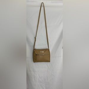 Nine West Cross body tan/beige bag/purse with adjustable straps. Zipper closure.